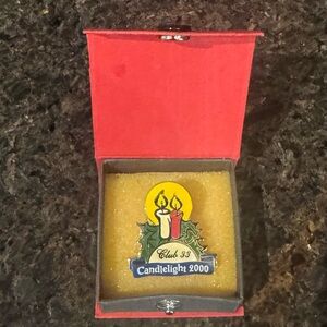 Disney Club 33 Candlelight 2000 Pin with Red Box